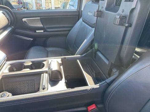 Used 2025 Ford Expedition Platinum AWD/4WD image 23