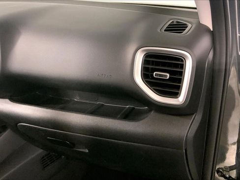 Used 2025 Hyundai Venue SEL image 16