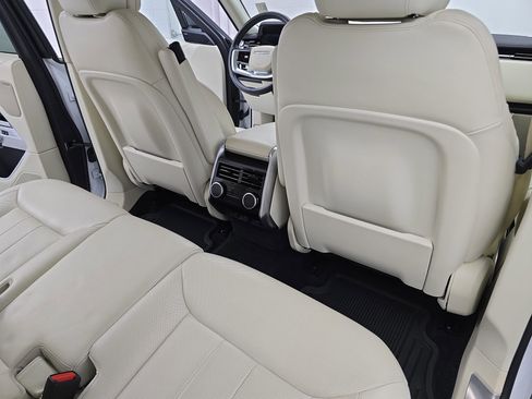 Certified 2023 Land Rover Range Rover SE image 11