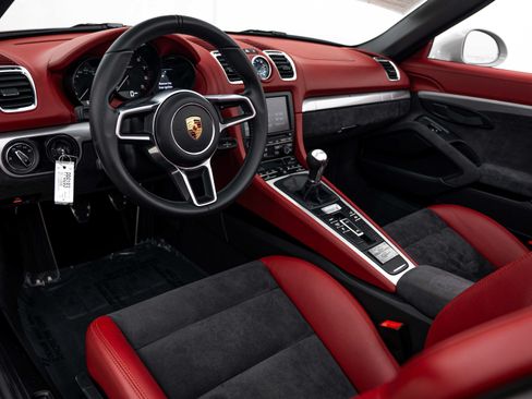 Certified 2016 Porsche Boxster Spyder RWD image 4