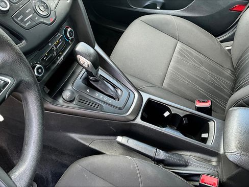 Used 2018 Ford Focus SE image 15