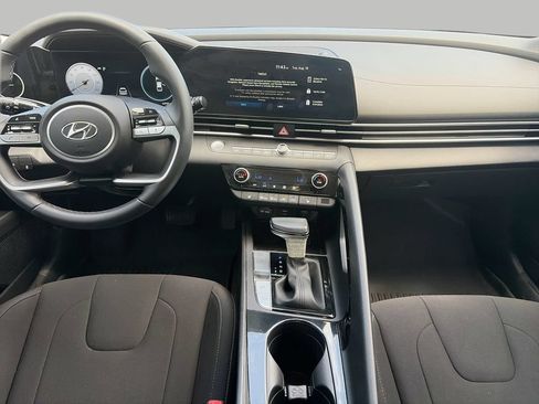 Used 2023 Hyundai Elantra SEL w/ Convenience Package FWD image 9