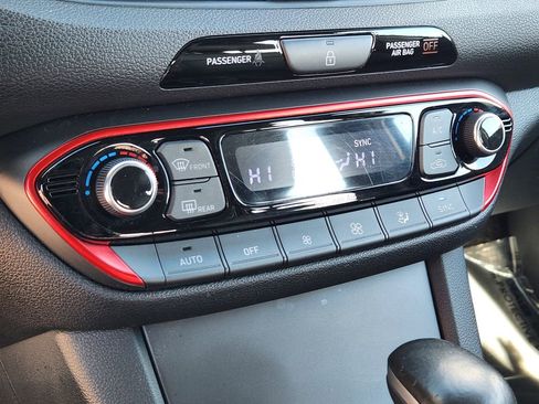 Used 2018 Hyundai Elantra GT Sport image 13