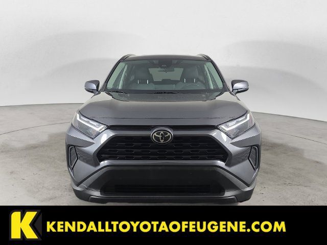 Used 2025 Toyota RAV4 XLE AWD/4WD image 2