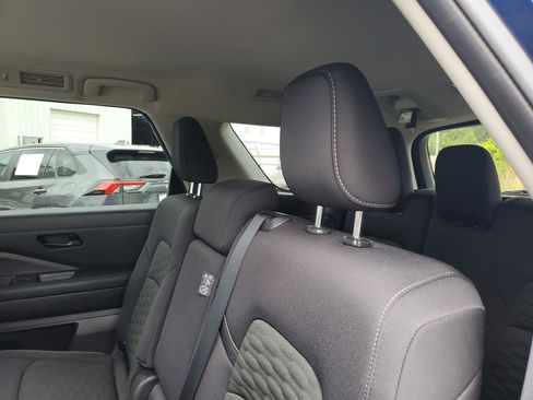 Used 2024 Nissan Pathfinder SV AWD/4WD image 9