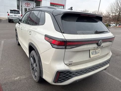 Used 2026 Volkswagen Tiguan SE R-Line image 4