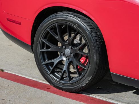 Used 2015 Dodge Challenger SRT w/ Technology Group image 47