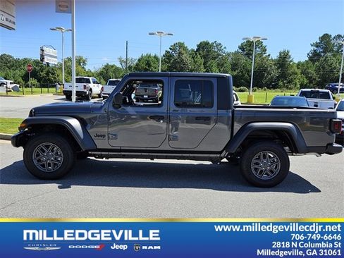 New 2025 Jeep Gladiator Sport image 5