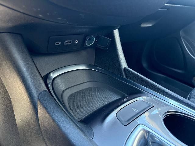 Used 2023 Chevrolet Malibu LT FWD image 26