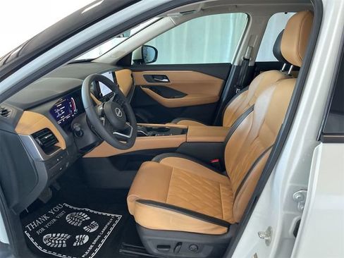 Used 2023 Nissan Rogue Platinum w/ Platinum Premium Package FWD image 9