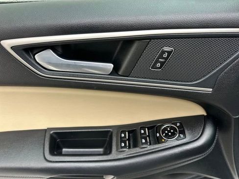 Used 2022 Ford Edge SEL w/ Convenience Package image 12