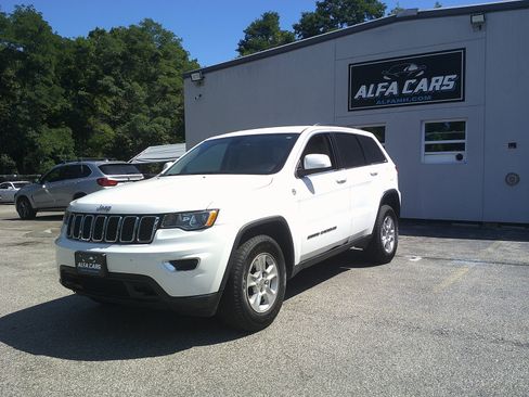Used 2017 Jeep Grand Cherokee Laredo w/ Quick Order Package 23E AWD/4WD image 1