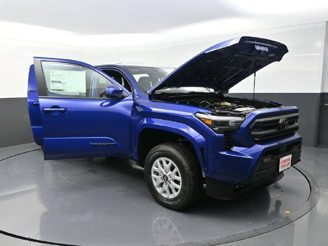 Used 2025 Toyota Tacoma SR5 w/ SR5 Upgrade Package AWD/4WD image 38