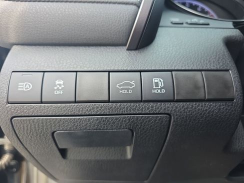 Used 2023 Toyota Camry SE image 25