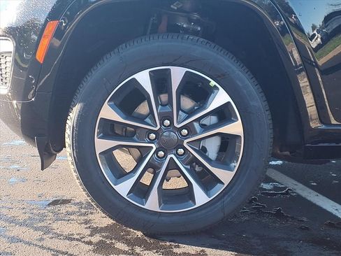 New 2025 Jeep Grand Cherokee Overland w/ Adv Protech Group III image 25