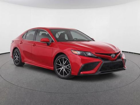 Used 2023 Toyota Camry SE FWD image 2