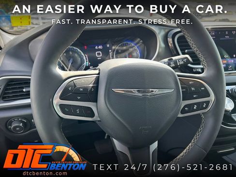 Used 2025 Chrysler Pacifica Select FWD image 14