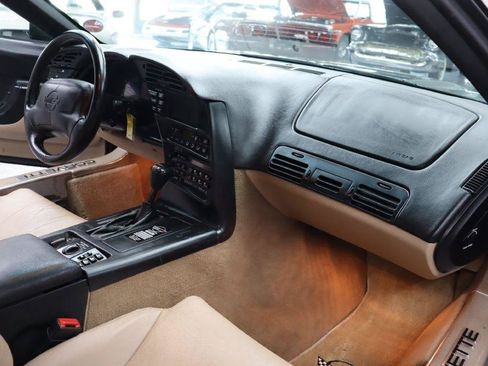 Used 1995 Chevrolet Corvette Coupe RWD image 10