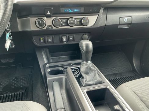 Used 2022 Toyota Tacoma SR5 w/ Technology Package AWD/4WD image 12
