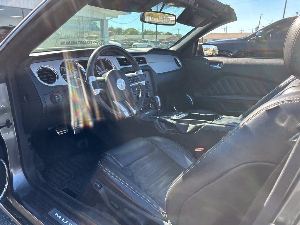 Used 2013 Ford Mustang Premium RWD image 13