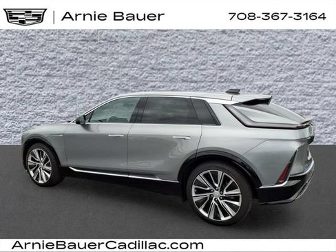 Used 2025 Cadillac Lyriq Luxury w/ LPO, Floor Liner Package AWD/4WD image 8