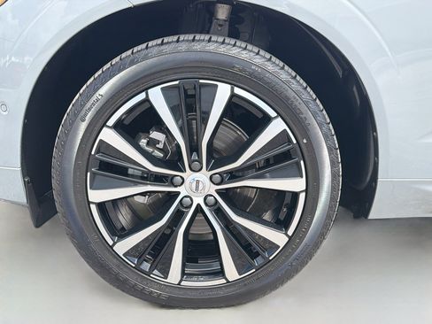Used 2025 Volvo XC60 B5 Plus w/ Protection Package Premier AWD/4WD image 39