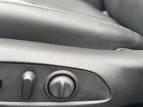 Used 2019 Chevrolet Malibu LT w/ Leather Package image 12