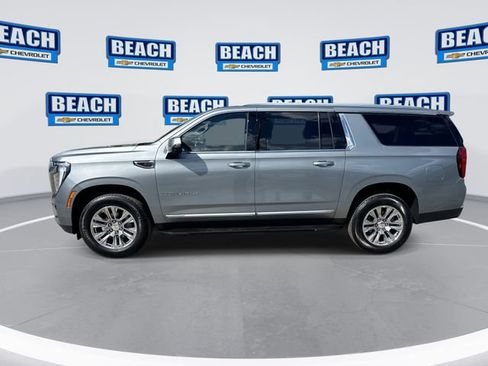 Used 2025 GMC Yukon XL Denali AWD/4WD image 5