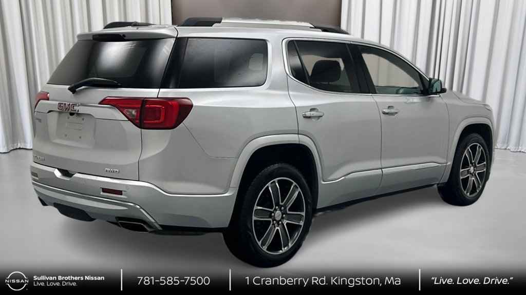 Used 2017 GMC Acadia Denali w/ Technology Package AWD/4WD image 5