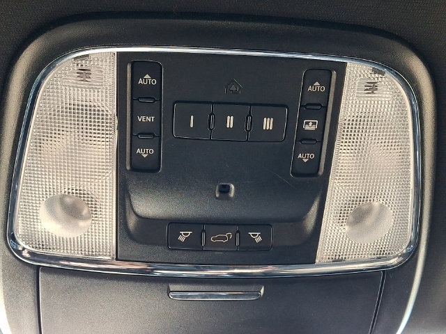 Used 2018 Jeep Grand Cherokee Limited w/ Luxury Group II AWD/4WD image 27