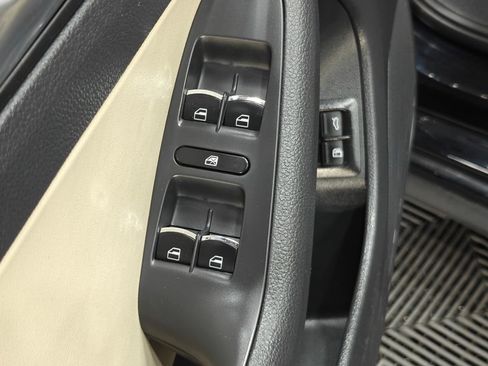 Used 2013 Volkswagen Jetta SE image 36