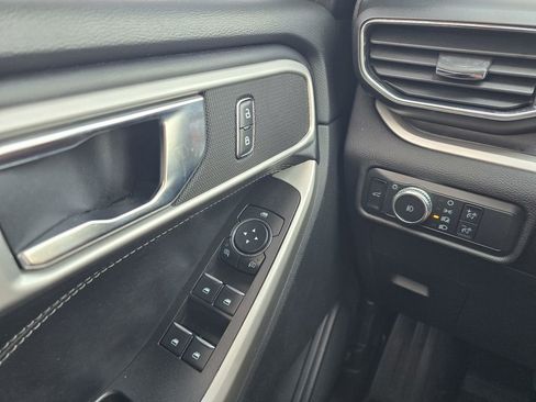 Used 2021 Ford Explorer XLT w/ Equipment Group 202A image 23