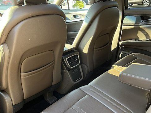 Used 2018 Lincoln MKX Reserve w/ Driver Assistance Package FWD image 17