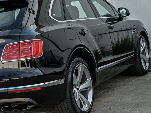 Used 2020 Bentley Bentayga AWD/4WD image 14