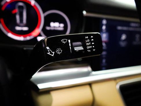 Used 2019 Porsche Panamera w/ Premium Package image 16