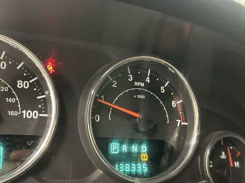 Used 2011 Jeep Wrangler Unlimited Rubicon w/ Connectivity Group AWD/4WD image 16