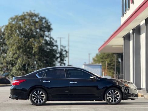 Used 2017 Nissan Altima 2.5 SL w/ 2.5 Technology Package FWD image 7