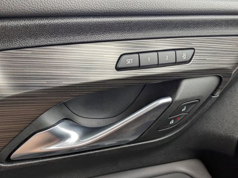 Used 2023 GMC Terrain SLT image 28