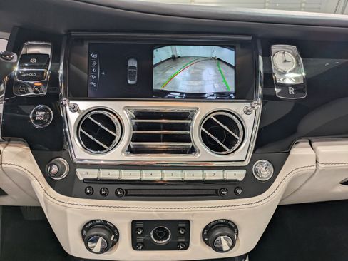 Used 2019 Rolls-Royce Dawn image 13