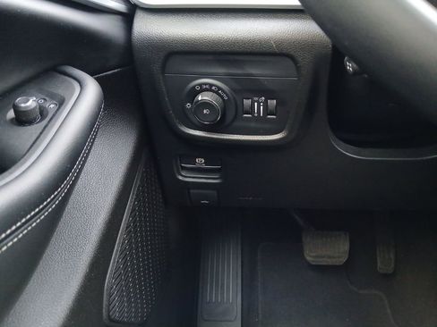 Used 2024 Jeep Grand Cherokee L Limited w/ Luxury Tech Group II image 12