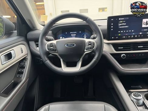Used 2025 Ford Explorer Active w/ Active Comfort Package RWD image 14