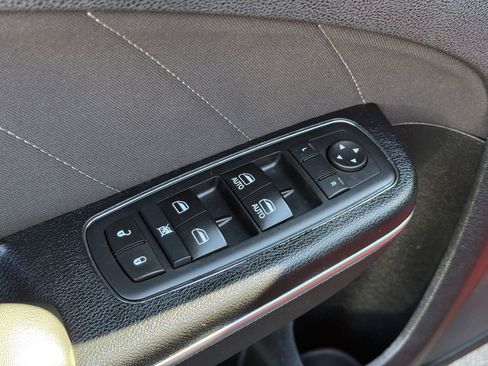 Used 2017 Dodge Charger SXT image 16