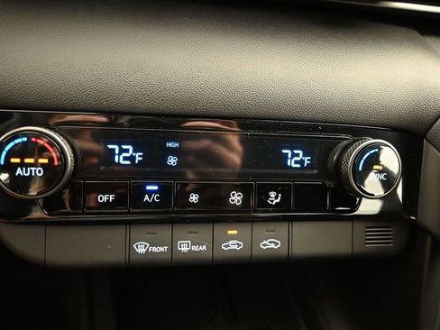 Used 2025 Hyundai Elantra Sport image 16