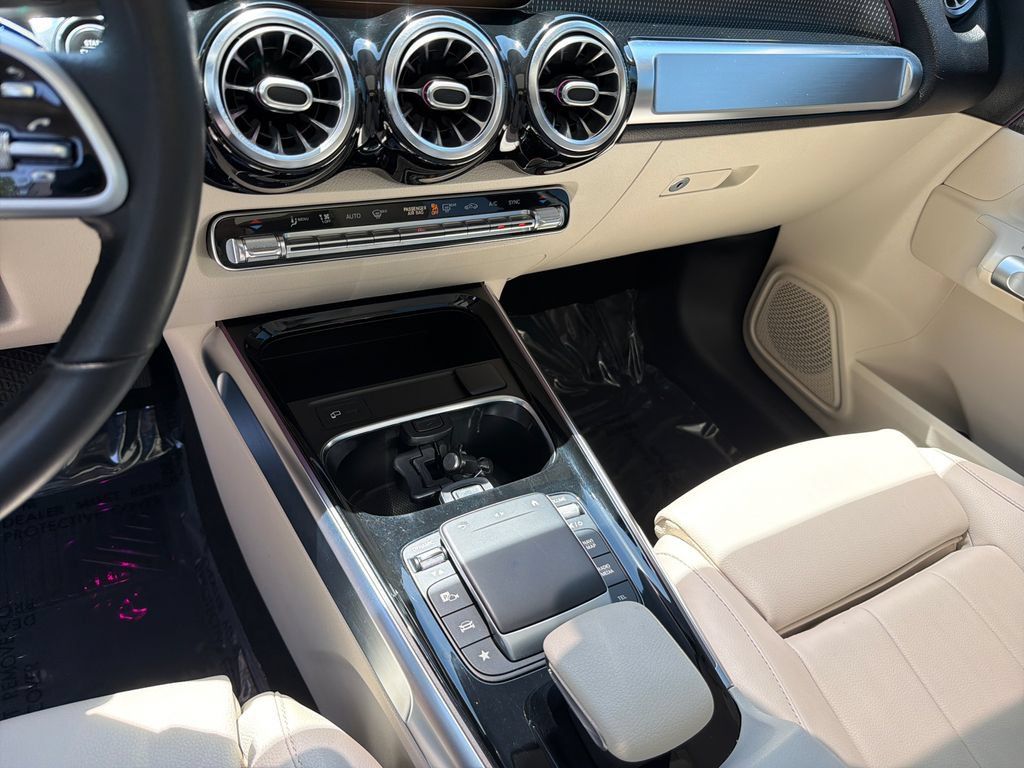 Used 2021 Mercedes-Benz GLB 250 w/ Premium Package image 30