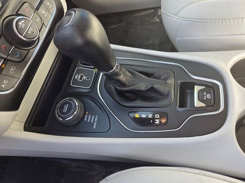 Used 2021 Jeep Cherokee Latitude Lux w/ Comfort/Convenience Group image 13