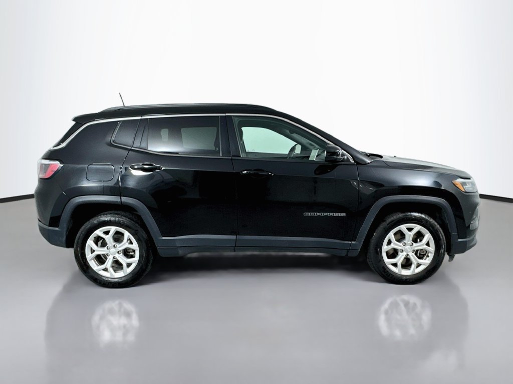 Used 2024 Jeep Compass Latitude AWD/4WD image 6