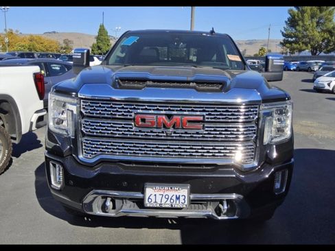 Used 2022 GMC Sierra 2500 Denali w/ Denali Black Diamond Edition image 6