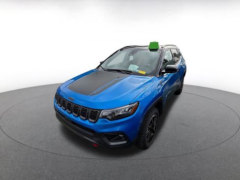Used 2025 Jeep Compass Trailhawk image 3