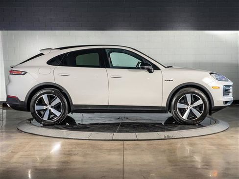 Certified 2026 Porsche Cayenne E-Hybrid Coupe AWD/4WD image 8