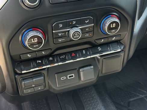 Used 2019 Chevrolet Silverado 1500 LT Trail Boss w/ Convenience Package AWD/4WD image 22